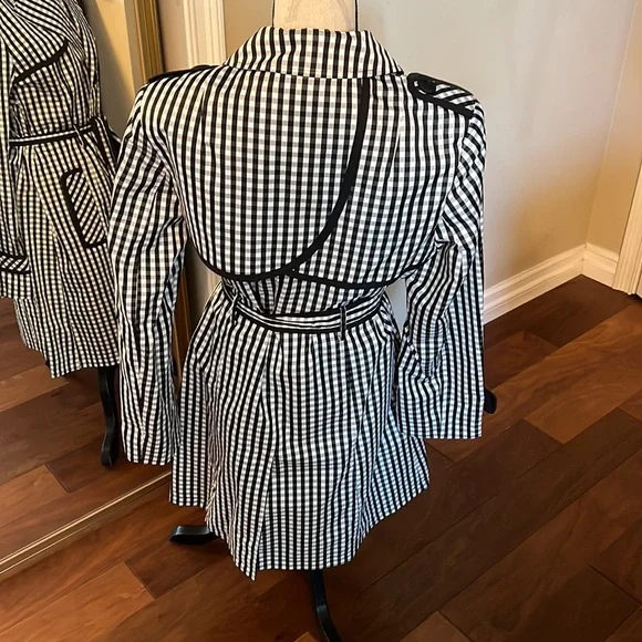 Gallery black and white lightweight raincoat only worn twice size L - Picture 2 of 7